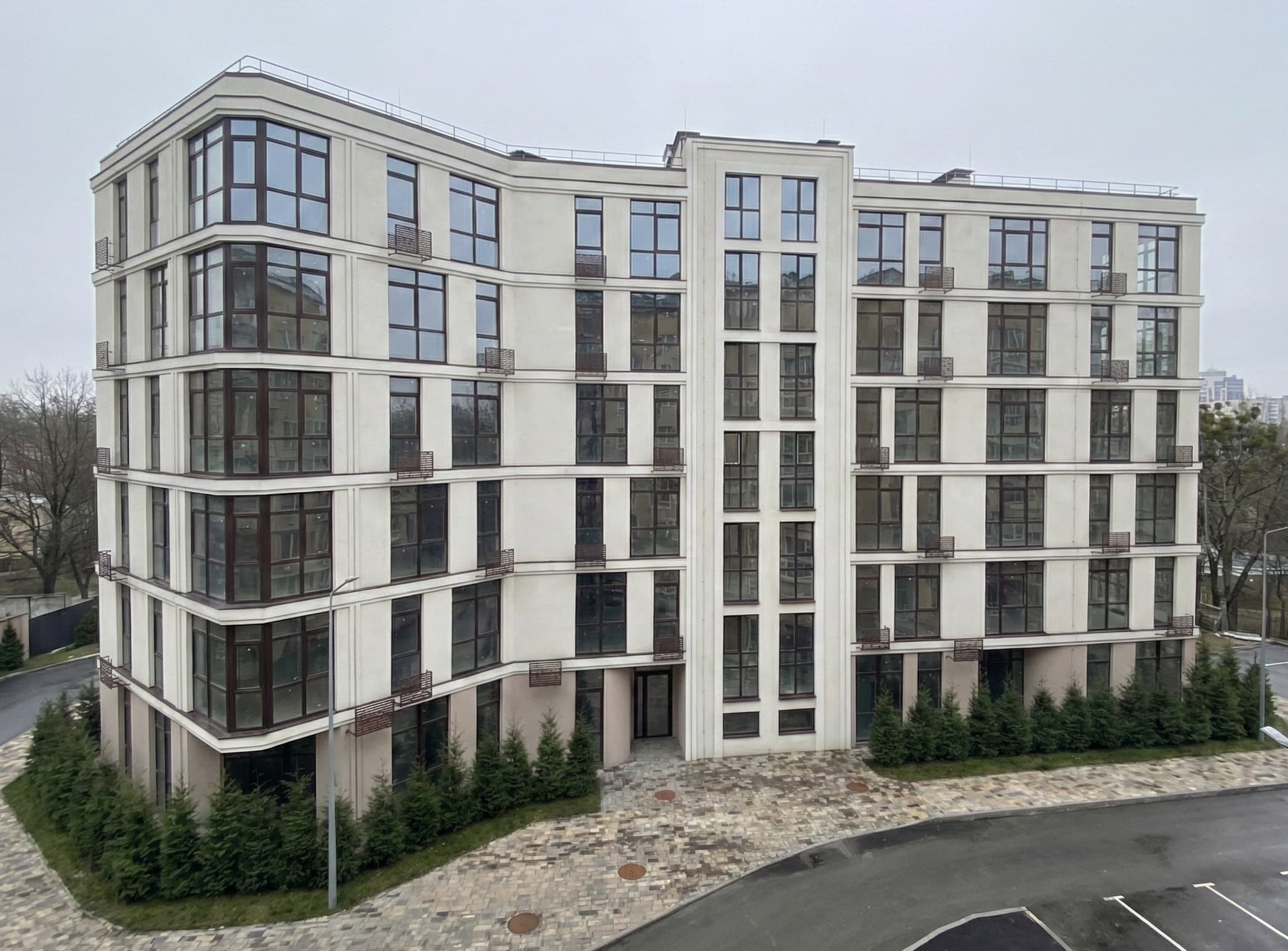 Blisko metra i terenów zielonych